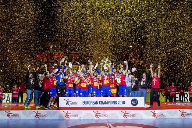 The Spaniards are happy about the gold medal and victory in the European Championship Spain Sweden final handball EHF euro 2018 28 01 18 Zagreb Zagreb Croatia Zagreb arena Copyright: xAgentur54Gradx xFelixxKoenigx