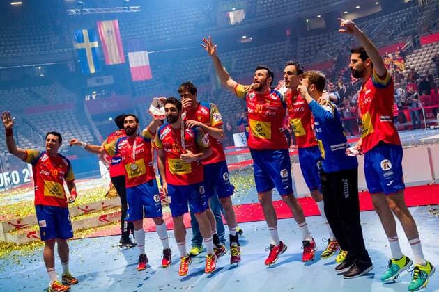180128 Spain s players rejoice after the final between Sweden and Spain in Handball CHAMPIONSHIP 2018 28 January 2018 in Zagreb  Copyright: FREDRIKxVARFJELL BB180128FV183
