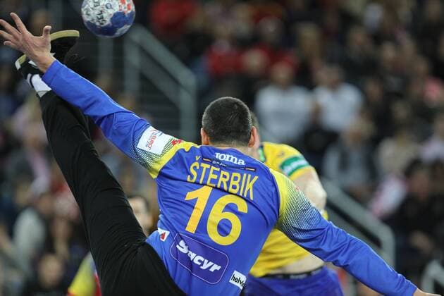 Zagreb, 28 01 2018 - Arena Zagreb, 2018 Men s European Championship EM Europameisterschaft Finals, 3rd place, Spain (red) - Sweden (yellow) STERBIK Arpad (16) 