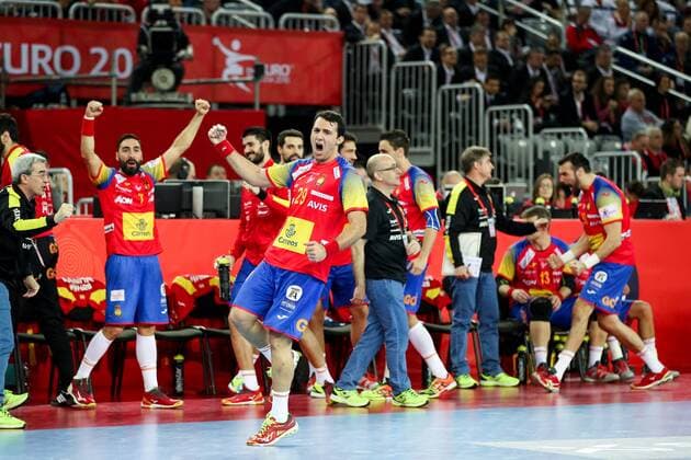Handball EM Finale, Spanien ist Europameister HANDBALL - EHF EURO 2018, ESP vs SWE ZAGREB,CROATIA,28.JAN.18 - HANDBALL - EHF European Championship EM Europameisterschaft final, Spain vs Sweden. Image shows the rejoicing of Aitor Arino (ESP) and Spain bench. GEPAxpictures xMaticxKlansek