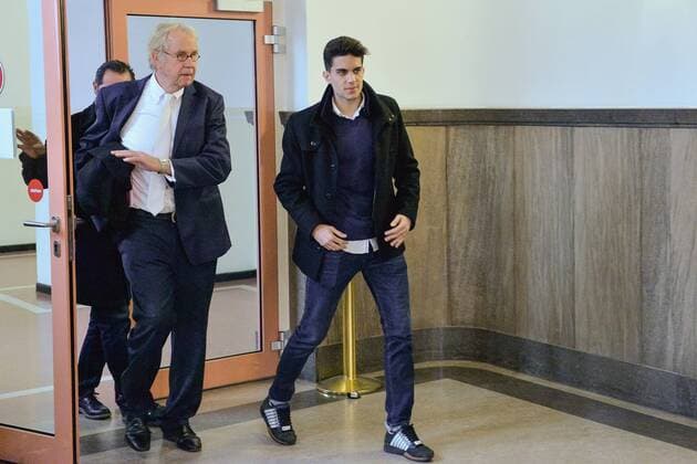 Themen der Woche - SPORT Bilder des Tages - SPORT Strafverfahren gegen den mutmaßlichen BVB - Attentäter Sergej W.am 29.01.2018 im Landgericht in Dortmund Marc Bartra auf dem Weg zum Gerichtssaal *** Criminal proceedings against the alleged BVB assassin Sergey W on 29 01 2018 in the District Court in Dortmund Marc Bartra on the way to the courtroom xAGx