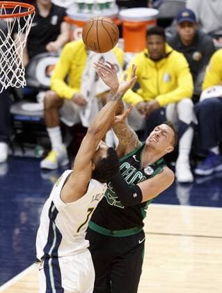 January 29, 2018 - Denver, Colorado, U.S - Nuggets TREY LYLES, left, goes up for a rebound with Celtics DANIEL THEIS, right, during the 2nd. Half at the Pepsi Center Monday night. The Celtics beat the Nuggets 111-110. NBA Basketball Herren USA 2018 - Celtics beat the Nuggets 111-110 - ZUMAav4_ 20180129_zaf_av4_009 Copyright: xHectorxAcevedox
