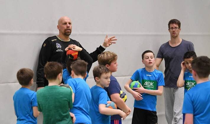 Handball 30 01 2018 DHB Sports Director and E youth coach of SpVgg Mössingen Axel Kromer li and Markus Gaugisch re at the training Mössingen