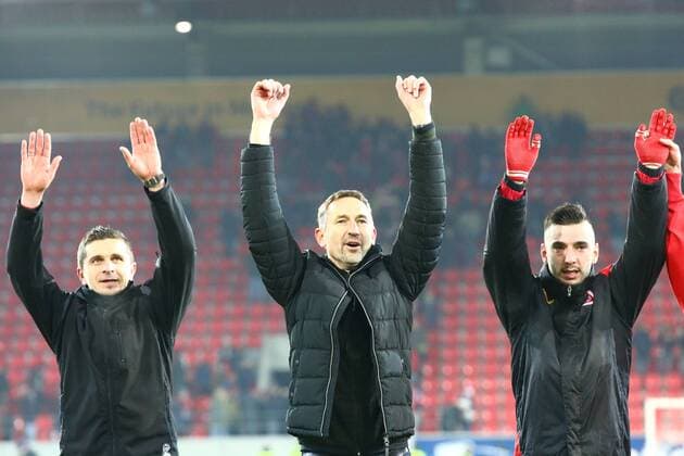 26 01 2018 football men s season 2017 2018 2 BL SSV Jahn Regensburg FC Ingolstadt 04 left Mersad Selimbegovic co coach Achim Beierlorzer trainer and Sargis Adamyan all SSV Jahn Regensburg Regensburg Bavaria Germany continental arena