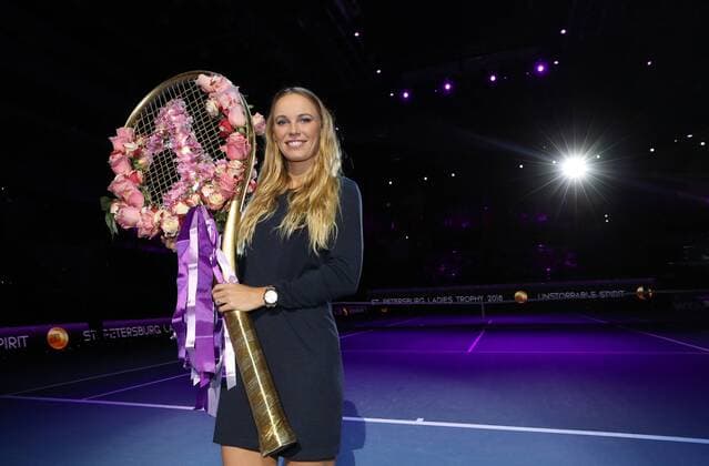 Bilder des Tages - SPORT WTA-Turnier in St. Petersburg, Caroline Wozniacki wird als Weltranglistenerste geehrt ST. PETERSBURG LADIES TROPHY - ST. PETERSBURG, RUSSIA. Celebration ceremony in honor of the newly-crowned world No1 will take place on the center court of ˜Sibur Arena™.CAROLINE WOZNIACKI (DAN). 