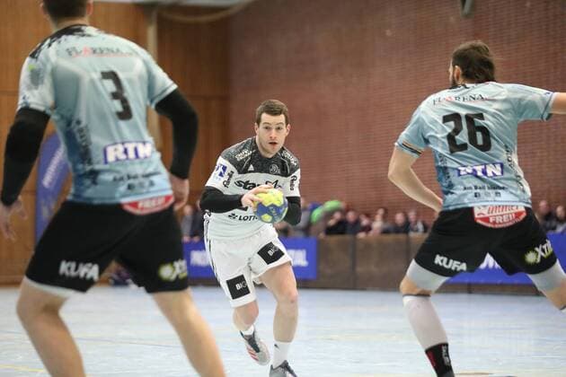 DHK Flensborg vs THW Kiel handball game 31 01 18 Mika Zarabec THW Kiel 24 against Sjoeren Tadesse DHK Flensborg 26 and OLE Zakrzewski DHK Flensborg 03 xmmkx