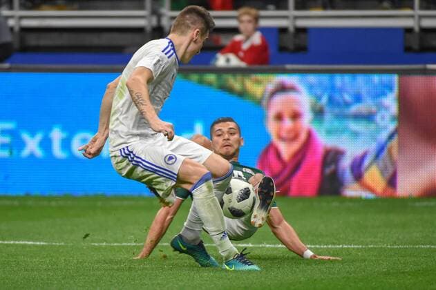 SAN ANTONIO, TX - JANUARY 31: Mexico forward Elias Hernandez (8) and Bosnia and Herzegovina defender Almir Bekic (2) fight for a loose ball during the soccer match between Mexico and Bosnia & Herzegovina on January 31, 2018 at the Alamodome in San Antonio, Texas. (Photo by Ken Murray Icon Sportswire) SOCCER: JAN 31 Mexico v Bosnia & Herzegovina Icon180131024 EDITORIAL USE ONLY