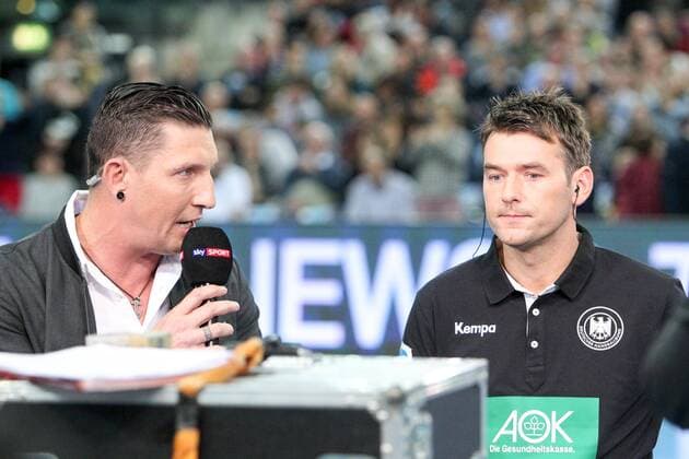 DHB all star game handball Leipzig 02 02 2018 arena Leipzig handball DHB all star game 2018 In the image of v l Sky Sports presenter Steffen Kretzschmer in conversation with coach Christian Prokop Germany
