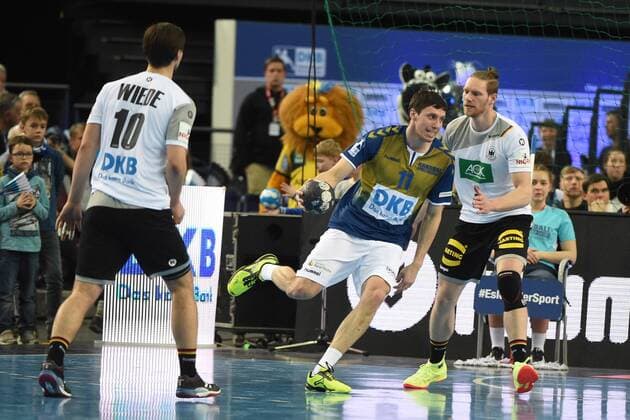 Handball men s 1 Bundesliga season 2017 18 all star game team HBL world selection Fabian Walter Nr 10 Germany Kevin struck Füchse Berlin Tobias Reichmann nr 9 Germany 02 02 18 Copyright: xMichaelxHundtx xMatthiasxKochx