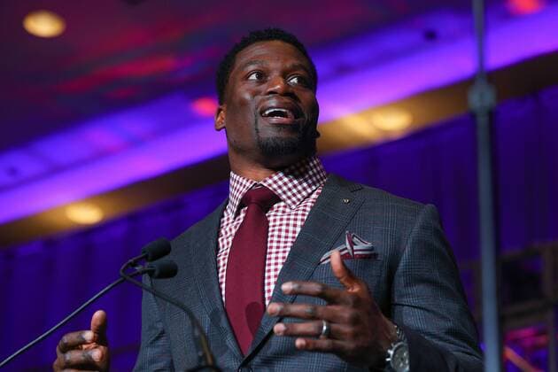 MINNEAPOLIS, MN - FEBRUARY 03: Benjamin Watson of the Baltimore Ravens speaks during the Bart Starr Award during Super Bowl LII week on February 3, 2018, at the Hilton, in Minneapolis, MN. (Photo by Rich Graessle Icon Sportswire) NFL American Football Herren USA FEB 03 Super Bowl LII Preview - Bart Starr Award Icon020318611 EDITORIAL USE ONLY