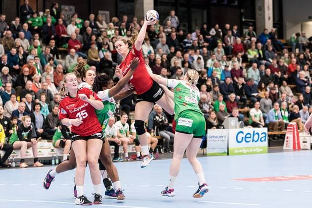 Celine Michielsen HSG Blomberg Lippe 15 Prudence Kinlend Frisch on Göppingen 10 Tessa van Zijl HSG Blomberg Lippe 08 Johanna Schindler Frisch on Göppingen 09 fresh on Göppingen against HSG Blomberg Lippe handball 1 Bundesliga women 03 02 2018 Göppingen Copyright: xEIBNER WolfgangxFrankx EP_WFK