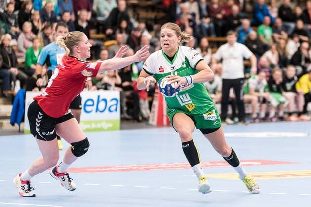 Laura Rueffieux HSG Blomberg Lippe 03 Michaela Hrbkova Frisch on Göppingen 11 fresh in Göppingen against HSG Blomberg Lippe handball 1 Bundesliga women 03 02 2018 Göppingen Copyright: xEIBNER WolfgangxFrankx EP_WFK
