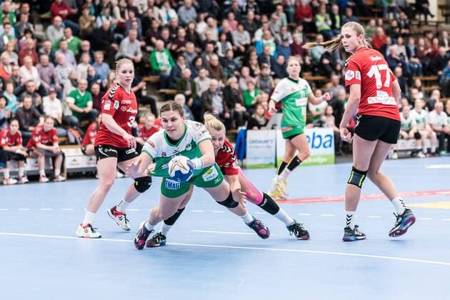 Petra Adamkova Frisch on Göppingen 21 Celine Michielsen HSG Blomberg Lippe 15 fresh on Göppingen against HSG Blomberg Lippe handball 1 Bundesliga women 03 02 2018 Göppingen Copyright: xEIBNER WolfgangxFrankx EP_WFK