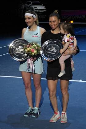 Russian Federation. Saint-Petersburg. SIBUR arena . Tennis. Tennis tournament. WATTS. Meeting. Member of the Final discharge. IN ST WTA Tennis Damen Petersburg ladies time the trophy was, Faith hurts - Alla Kudryavtsev, Katarina Robot. WTA MaksimxKonstantinov 