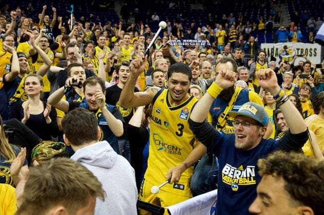 Basketball Berlin 04 02 2018 easyCredit BBL 1 Bundesliga season 2017 2018 round 20 game day Alba Berlin Brose Bamberg cheering Alba with the fans Peyton Siva Alba Berlin No. 03