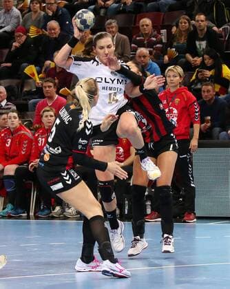 04 02 2018 Ludwigsburg Germany handball Chamions League women season 2017 2018 SG BBM Bietigheim vs Vardar Skopje v l Andrea Klikovac Skopje Karolina Kudlacz Gloc BBM Jovanka Radicevic Skopje