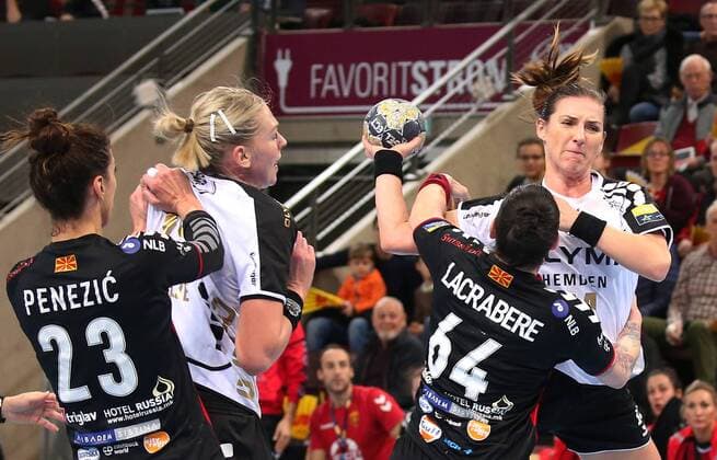 04 02 2018 Ludwigsburg Germany handball Chamions League women season 2017 2018 SG BBM Bietigheim vs Vardar Skopje v l Andrea Penezic Skopje Luisa Schulze BBM Alexandra Lacrabere Skopje Karolina Kudlacz Gloc BBM