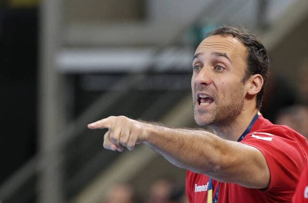 04 02 2018 Ludwigsburg Germany handball Chamions League women season 2017 2018 SG BBM Bietigheim vs Vardar Skopje Skopje coach Roberto Garcia Parrondo