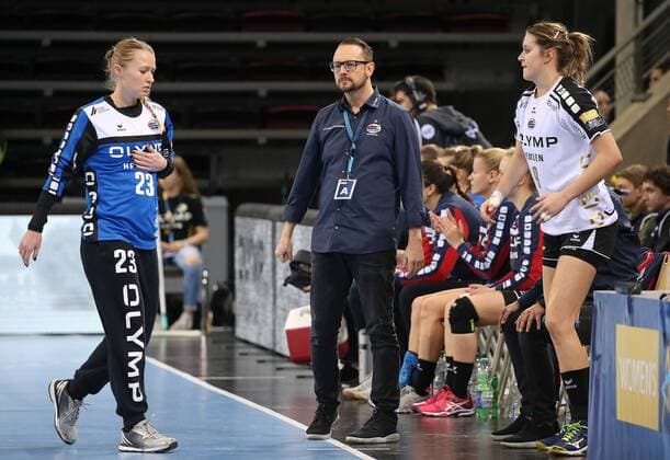 04 02 2018 Ludwigsburg Germany handball Chamions League women season 2017 2018 SG BBM Bietigheim vs Vardar Skopje v l h Salamankha BBM BBM disappointed coach Martin Albertsen Ines Ivancok BBM