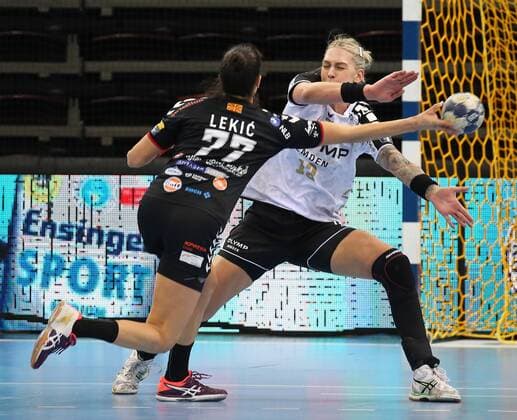 04 02 2018 Ludwigsburg Germany handball Chamions League women season 2017 2018 SG BBM Bietigheim vs Vardar Skopje v l Andrea Lekic Skopje Luisa Schulze BBM