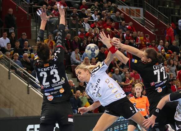 04 02 2018 Ludwigsburg Germany handball Chamions League women season 2017 2018 SG BBM Bietigheim vs Vardar Skopje v l Andrea Penezic Skopje Charris Rozemalen BBM Dragana Cvijic Skopje