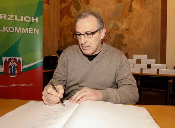 Germany Aschaffenburg Town Hall 05 02 2018 reception for 40 years handball world champion of 1978 picture Heinz Jacobsen has been up in the Golden Book of the city of Aschaffenburg Copyright: HMBxMedia xHeikoxBecker
