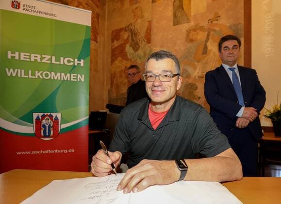Germany Aschaffenburg Town Hall 05 02 2018 reception for 40 years handball world champion of 1978 Claus Fey bears a in the Golden Book of the city of Aschaffenburg Copyright: HMBxMedia xHeikoxBecker