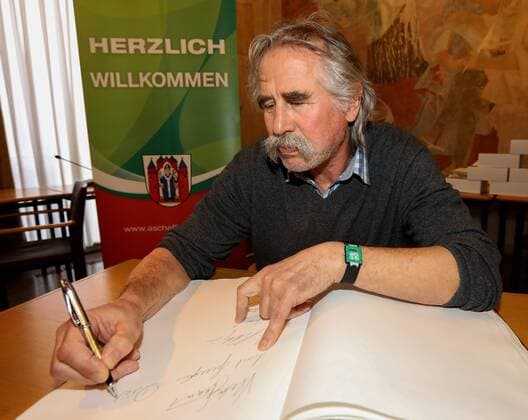 Germany Aschaffenburg Town Hall 05 02 2018 reception for 40 years handball world champion of 1978 picture Dieter Waltke has been up in the Golden Book of the city of Aschaffenburg Copyright: HMBxMedia xHeikoxBecker