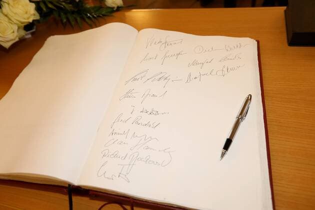 Germany Aschaffenburg Town Hall 05 02 2018 reception for 40 years handball world champion of 1978 picture the Golden Book of Aschaffenburg with all the signatures of handball world champion of 1978 Copyright: HMBxMedia xHeikoxBecker