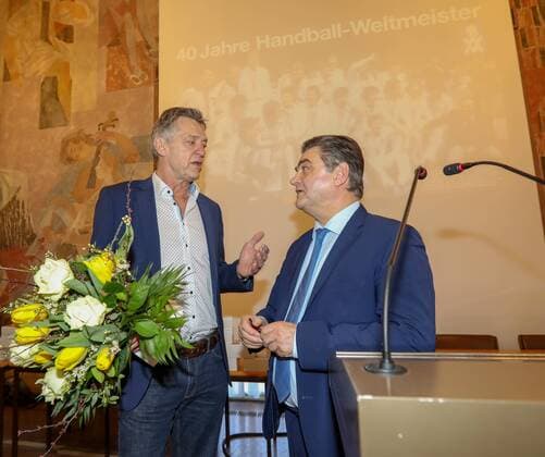 Germany Aschaffenburg Town Hall 05 02 2018 reception for 40 years handball world champion of 1978 image v lk Kurt Klühspies and Mayor Klaus Herzog Copyright: HMBxMedia xHeikoxBecker