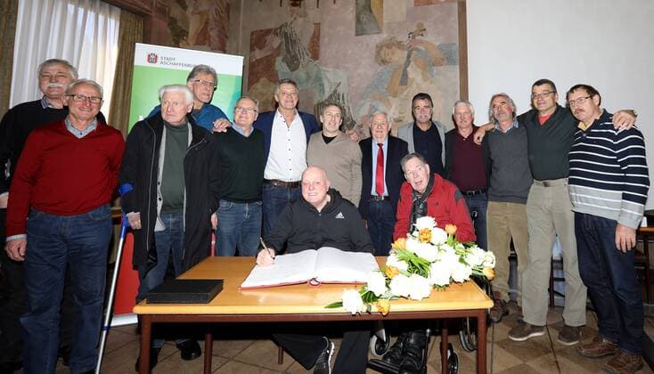 Germany Aschaffenburg Town Hall 05 02 2018 reception for 40 years handball world champion of 1978 image of the handball world champion of 1978 v lk Manfred Hofmann Jürgen son gene Rudolf Spengler Manfred Freisler Gerd Rosendahl Kurt Klühspies Vlado Stenzel Claus Hormel Heinz Jacobsen Joachim deck arm Heiner brand Horst Spengler Dieter Waltke Claus Fey and Arnulf Meffle Copyright: HMBxMedia xHeikoxBecker