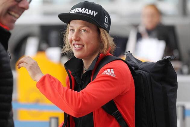 Laura Dahlmeier beim Abflug der Athleten der deutschen Olympiamannschaft vom Flughafen Muenchen am 05.02.2018 in Richtung Pyeongchang. Muenchen *** Laura Dahlmeier at the departure of the athletes of the German Olympic team from Munich Airport to the 05 02 towards 2018 PyeongChang Munich Copyright: xEIBNER MarcelxEngelbrechtx EP_MET