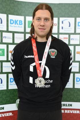 Handball men s 1 Bundesliga season 2017 18 Füchse Berlin press conference Mattias Zachrisson Nr 21 Füchse Berlin presents the silver medal won at the European Championship handball 05 02 18 Copyright: xMichaelxHundtx xMatthiasxKochx