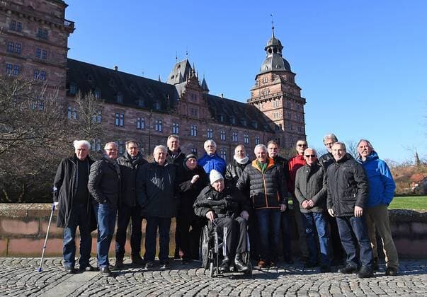 05 02 2018 xjhx handball receiving the world champion of 1978 in Aschaffenburg, Germany emspor v l group photo before Schloss Johannisburg in Aschaffenburg, Aschaffenburg