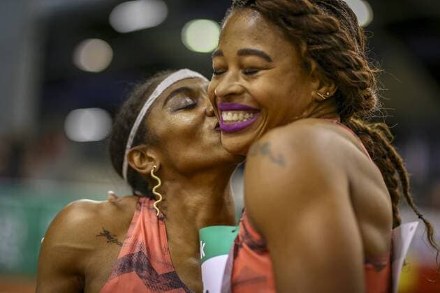 Themen der Woche - SPORT Bilder des Tages - SPORT PSD Bank Leichtathletik Meeting, 06.02.2018 Haben Spass: v.l. Christina Manning (USA), Sharika Nelvis (USA); PSD Bank Leichtathletik Meeting am 06.02.2018 in der Leichtathletik-Halle in Duesseldorf (Nordrhein-Westfalen). *** PSD Bank athletics meeting 06 02 2018 have fun v l Christina Manning USA Sharika Abhi USA PSD Bank athletics meeting on 06 02 2018 in the Athletics arena in Düsseldorf, North Rhine-Westphalia xakx