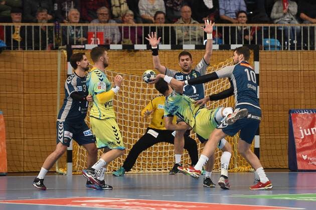 Handball men s EHF Cup season 2017 18 Group B Füchse Berlin Saint Raphael var handball Fabian recovery Nr 3 foxes Berlin Alexander Lynggaard No. 14 Saint-Raphaël var handball Daniel Sarmiento No. 11 Saint Raphael var handball Drago Vukovic Nr 6 foxes Berlin Jakov Gojun Nr 10 foxes Berlin 07 02 18 Copyright: xMatthiasxKochx