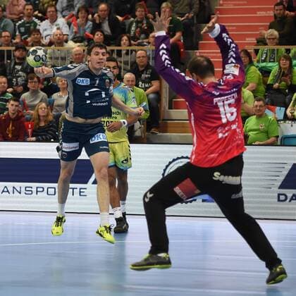 Handball men s EHF Cup season 2017 18 Group B Füchse Berlin Saint-Raphaël var handball Kevin struck Nr 7 foxes Berlin TW Mihai Popescu Nr 16 Saint-Raphaël var handball 07 02 18 Copyright: xMatthiasxKochx