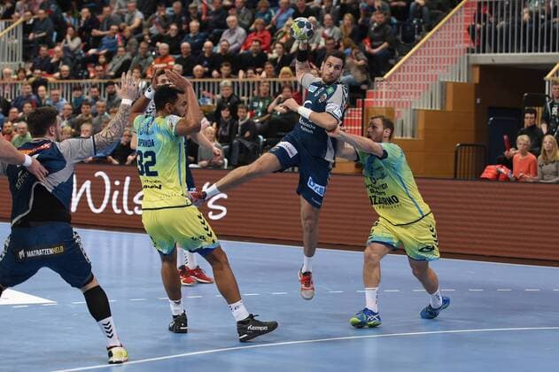 Handball men s EHF Cup season 2017 18 Group B Füchse Berlin Saint Raphael var handball Adrien Dipanda Nr 32 Saint-Raphaël var handball Stipe Mandalinic nr 9 foxes Berlin Geoffroy Krantz Nr 2 Saint-Raphaël var handball 07 02 18 Copyright: xMatthiasxKochx