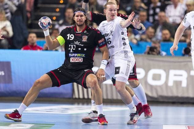 Laszlo Nagy Nr 19 Telecom Veszprém against Lukas Nilsson Nr 65 THW Kiel THW Kiel vs Telekom Veszprém HC handball EHF Champions League 07 02 18 Kiel Schleswig-Holstein Germany Sparkassen arena Copyright: xAgentur54Gradx xFelixxKoenigx