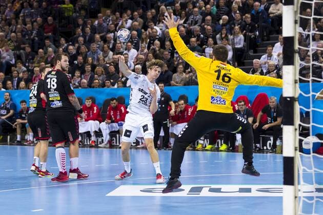 Rune Dahmke Nr 23 THW Kiel against Roland Mikler Nr 16 Telecom Veszprém THW Kiel vs Telekom Veszprém HC handball EHF Champions League 07 02 18 Kiel Schleswig-Holstein Germany Sparkassen arena Copyright: xAgentur54Gradx xFelixxKoenigx
