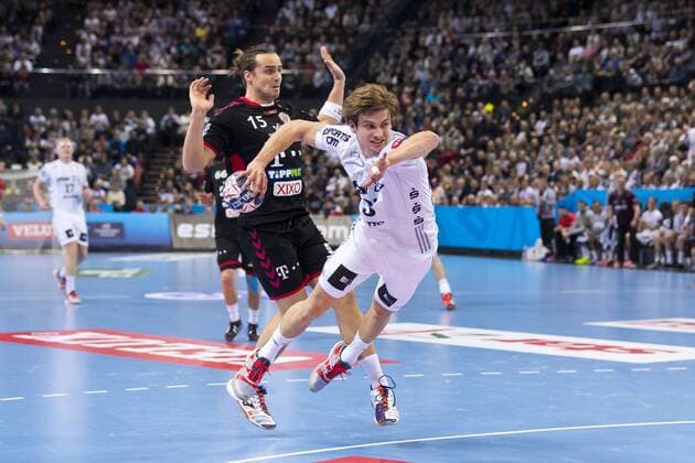 Rune Dahmke Nr 23 THW Kiel against Kent Robin Toennesen Nr 15 Telecom Veszprém in the counterattack THW Kiel vs Telekom Veszprém HC handball EHF Champions League 07 02 18 Kiel Schleswig-Holstein Germany Sparkassen arena Copyright: xAgentur54Gradx xFelixxKoenigx