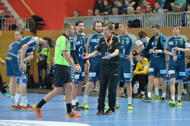 Handball men s EHF Cup season 2017 18 Group B Füchse Berlin Saint Raphael Var handball coach Velimir Petkovic Füchse Berlin discussed with the referee 07 02 18 Copyright: xMatthiasxKochx