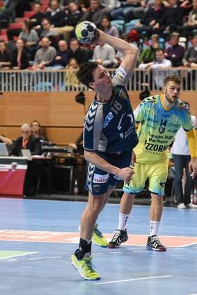 Handball men s EHF Cup season 2017 18 Group B Füchse Berlin Saint Raphael Var handball Hans Lindberg Nr 18 Füchse Berlin at the seven-meter 07 02 18 Copyright: xMatthiasxKochx