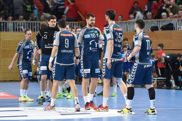 Handball men s EHF Cup season 2017 18 Group B Füchse Berlin Saint Raphael Var handball disappointment after the final whistle Erik Schmidt Nr 28 Füchse Berlin 9 Jakov Gojun Nr 10 foxes Berlin Marko Kopliar Nr 35 Füchse Berlin Johan Koch Nr 77 foxes Berlin 07 02 18 Copyright: xMatthiasxKochx