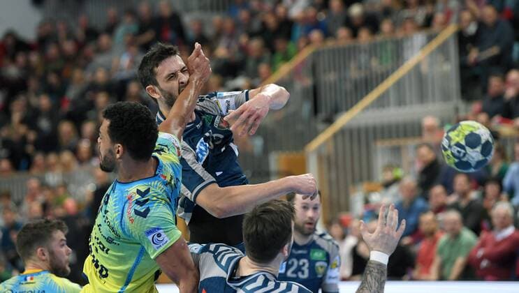 Potsdam 07 03 2018 MBS arena Sports Park airship port handball EHF Cup second round Füchse BERLIN agai St Raphael Var FRA Adrien DIPANDA 32 St Raphael Marko KOPLJAR 35 foxes
