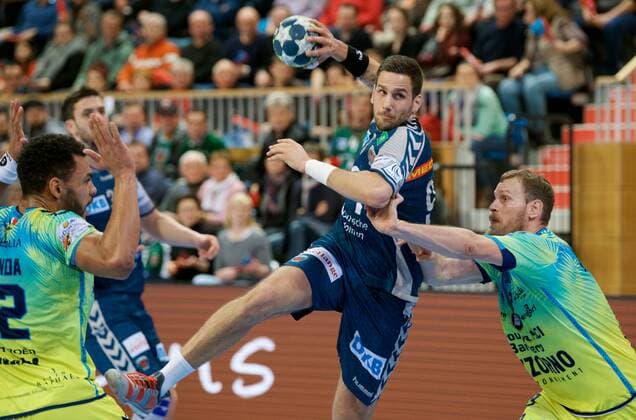 Potsdam 07 03 2018 MBS arena Sports Park airship port handball EHF Cup second round Füchse BERLIN agai St Raphael Var FRA 21 26 Stipe MANDALINIC 9 foxes Geoffroy KRANTZ 2 St Raphael