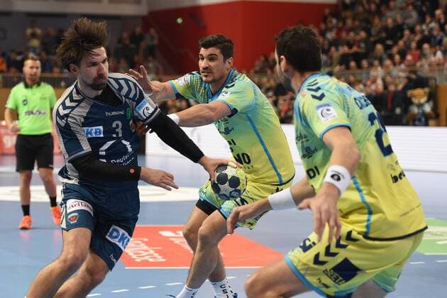 Handball men s EHF Cup season 2017 18 Group B Füchse Berlin Saint Raphael var handball Fabian recovery Nr 3 foxes Berlin Alexandru Simicu No. 7 Saint Raphael var handball Raphael Caucheteux No. 20 Saint-Raphaël var handball 07 02 18 Copyright: xMatthiasxKochx