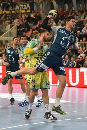 Handball men s EHF Cup season 2017 18 Group B Füchse Berlin Saint-Raphaël var handball Alexander Lynggaard Nr 14 Saint-Raphaël var handball Erik Schmidt Nr 28 foxes Berlin 07 02 18 Copyright: xMatthiasxKochx