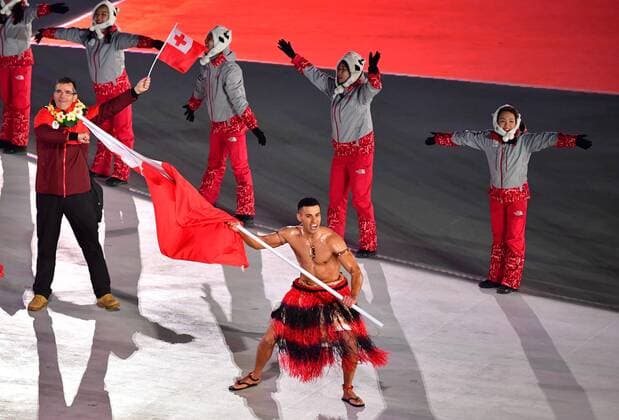 Bilder des Tages - SPORT The Flag bearer from Tonga performs at the opening ceremony for the Pyeongchange 2018 Winter Olympics, at the Olympic Stadium in Daegwalnyeong, South Korea, on February 9, 2018.  KOL20180209480 KEVINxDIETSCH