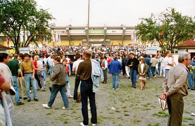From 2 Bundesliga BL season 1989-90 Eintracht Braunschweig BS against Hannover 96 Han96 1 0 29 07 in 1989 in the Eintracht Stadium In the photo Eintracht Stadium main entrance in 1989 with the ticket sales cottage